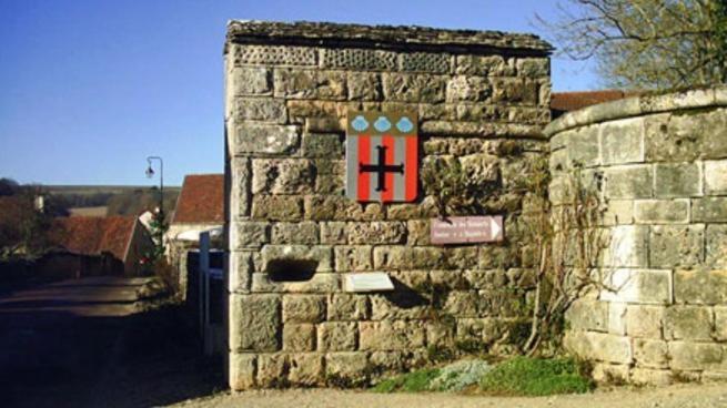 Le Puits Fortifie Salives エクステリア 写真