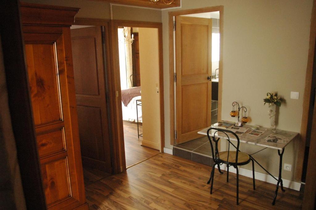 Le Puits Fortifie Salives 部屋 写真